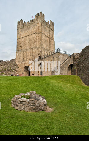 Château de Richmond et garder de gardien. North Yorkshire, Angleterre Banque D'Images