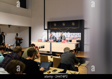 Tallinn, Estonie. 12 octobre, 2019. GES/football/Qualification Championnat d'Europe : Conférence de presse de l'équipe nationale allemande à Tallinn, 12.10.2019 Football/soccer : qualificatifs européens : Conférence de presse de l'équipe nationale allemande, Tallinn, le 12 octobre 2019 | Conditions de crédit dans le monde entier : dpa/Alamy Live News Banque D'Images