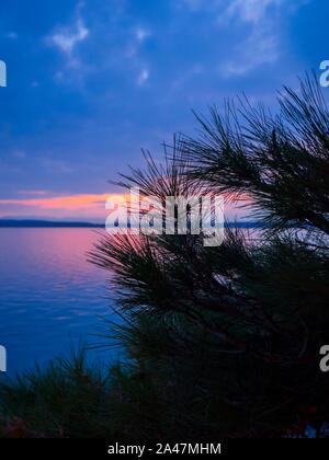 Soirée romantique idyllique en bord de mer au crépuscule paysage serein sérénité scenic Crikvenica en Croatie Europe Banque D'Images