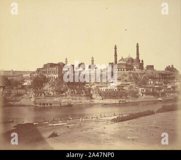 Felice Beato (britannique, né en Italie - (l'Muchee Bhawan Fort et le fleuve Gomti tiré du pont de pierre) Banque D'Images