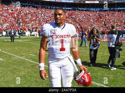 Oct 12, 2019 : Oklahoma Sooners quarterback Jalen fait mal # 1 après la rivière Rouge jeu NCAA rivalité entre l'Université de l'Oklahoma Sooners et l'Université de Texas longhorns au Cotton Bowl Stadium à Fair Park à Dallas, TX Texas défait 34-27 Albert Pena/CSM Banque D'Images