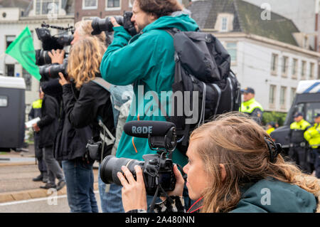 Appuyez sur à l'Œuvre à l'Blauwebrug à la démonstration du climat de l'extinction au groupe rébellion Amsterdam The Netherlands 2019 Banque D'Images