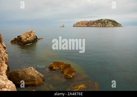Voir d'Islas Medas réserve marine d'El Molinet cape à L'Estartit (Illes Medes, Torroella de Montgrí, Bajo Ampurdán, Gérone, Catalogne, Espagne) Banque D'Images