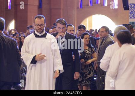 Sao Paulo, Brésil. 12 octobre, 2019. BOLSONNARO JAĎR, le président prend part à la Patronne du Brésil journée au Sanctuaire National de Notre-Dame d'Aparecida le samedi 12. Credit : Paulo Lopes/ZUMA/Alamy Fil Live News Banque D'Images