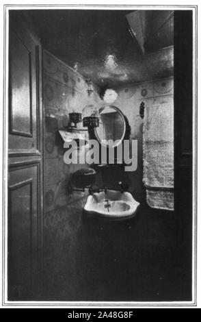 Équipé de tous les accessoires modernes - les toilettes chambre dans un grand avion Caudron Banque D'Images