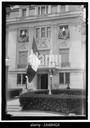 Drapeaux Drapeaux des Alliés sur l'AMBASSADE FRANÇAISE AU COURS DE LA VISITE ET COMMISSAIRES FRANÇAIS Banque D'Images