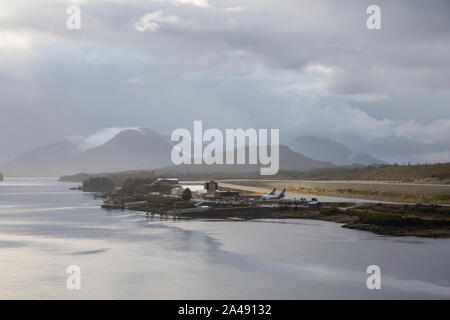 Ketchikan, Alaska, United States - 26 septembre 2019 : Vue de l'Aéroport International pendant un matin nuageux et pluvieux. Banque D'Images