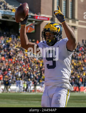 Samedi 12 Oct - Michigan Wolverines wide receiver Donovan Peoples-Jones (9) célèbre un touché pendant la réception NCAA football action de jeu entre l'Université de l'Illinois Fighting Illini vs l'Université du Michigan Wolverines à Memorial Stadium à Champaign, MAUVAIS Banque D'Images