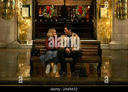 EMILIA CLARKE et HENRY GOLDING à Noël dernier (2019), réalisé par Paul FEIG. Credit : UNIVERSAL PICTURES / Album Banque D'Images