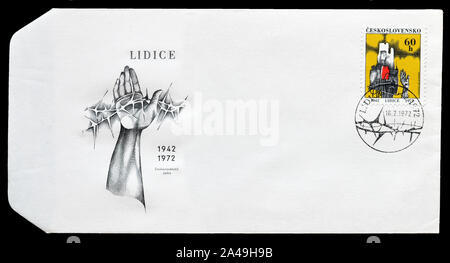 Timbre-poste imprimé par la Tchécoslovaquie, qui montre la destruction de Lidice, vers 1972. Banque D'Images