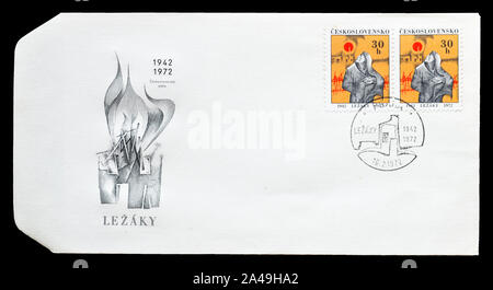 Timbre-poste imprimé par la Tchécoslovaquie, qui montre la destruction de Lezaky, vers 1972. Banque D'Images