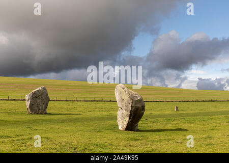 Pierres debout à West Kennett Avenue, Avebury, Wiltshire, Angleterre, Royaume-Uni. Un site classé au patrimoine mondial de l'UNESCO Banque D'Images