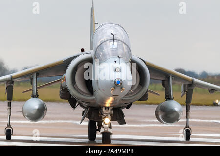 RAF Harrier GR9 le roulage sur la piste après le dernier vol le 15 décembre 2010, RAF Cottesmore Banque D'Images