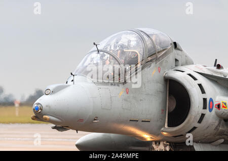 RAF Harrier GR9 le roulage sur la piste après le dernier vol le 15 décembre 2010, RAF Cottesmore Banque D'Images