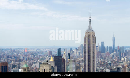 Empire state building vu de Rockefeller Center Banque D'Images