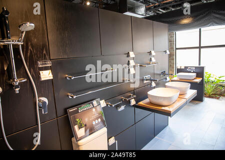 Salle de bains australienne Caroma fabricant et leur élégante salle de bains et douches showroom à Alexandrie, Sydney, Australie Banque D'Images