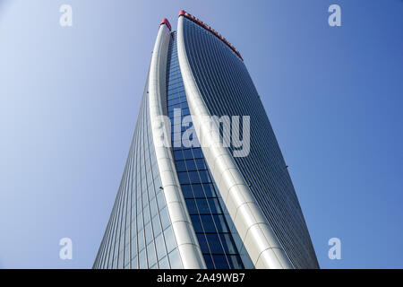 Milan, Italie - 13 avril 2019 la Tour Generali gratte-ciel : une torsion de l'administration centrale du Groupe Generali bureaux à Milan dans le quartier résidentiel Banque D'Images