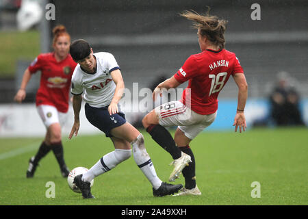 Manchester United, Kirsty Hanson (droite) et Tottenham Hotspur's Ashleigh Neville bataille pour la balle durant la FA Women's super match de championnat à la ruche, Barnet. Banque D'Images