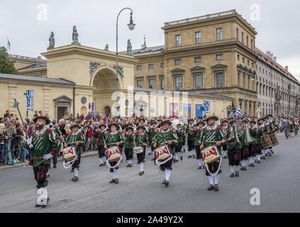 Music Band à la parade de l'Oktoberfest, Munich, Allemagne Banque D'Images