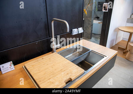 Salle de bains australienne Caroma fabricant et leur élégante salle de bains et douches showroom à Alexandrie, Sydney, Australie Banque D'Images