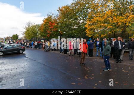 Cork, Irlande, le 13 octobre 2019. Élections parlementaires polonais dans la ville de Cork. Aujourd'hui est le jour que les membres de la communauté polonaise a pris dans les bureaux de vote pour voter dans leur élections parlementaires. Pologne élira tous les 460 membres de la diète ainsi que 100 sénateurs. Les membres de la communauté qui sont admissibles à voter affluaient vers les centres de vote aujourd'hui, dont un est situé dans la région de Blackpool, la ville de Cork, ensemble Razem a eu de grandes files d'attente de l'ouverture il y a à 7h ce matin et avec environ 30 000 Polonais vivant dans le comté de Cork selon le dernier recensement et ensemble Razem est 1 Banque D'Images