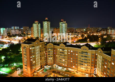 Magnifique paysage de nuit dans le coin couchage de Zelenograd de Moscou Banque D'Images