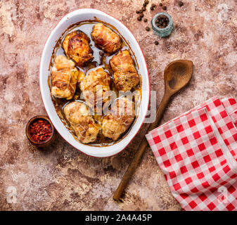 Rouleaux d'escalopes de poulet, les champignons et le bacon galettes de viande. ! Banque D'Images