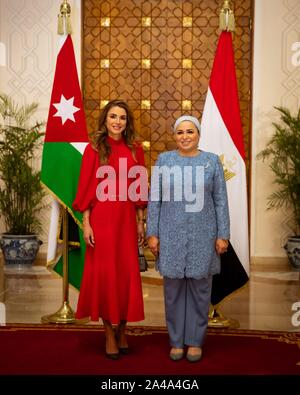 Le Caire, Égypte. 10 Oct, 2019. TM Le Roi Abdallah II et La Reine Rania Al Abdullah avec le président égyptien Abdel Fattah El Sisi, et son épouse Mme Entissar El Sisi lors d'une visite à EgyptCairo, le 10 octobre 2019, Crédit : Cour Royale Royaume Hachémite Albert Nieboer/ Pays-Bas OUT/Point de vue OUT |/dpa/Alamy Live News Banque D'Images