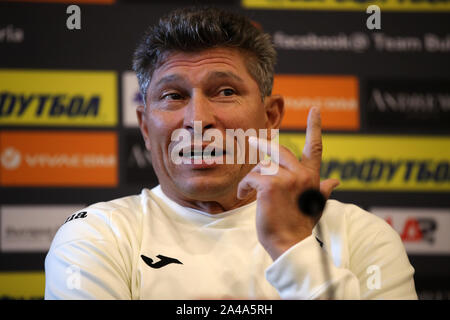 Krasimir Balakov gestionnaire de la Bulgarie au cours d'une conférence de presse au stade national de Vasil Levski, Sofia. Banque D'Images