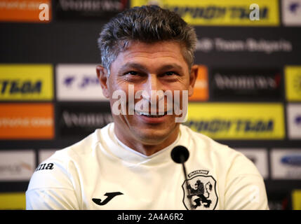 Krasimir Balakov gestionnaire de la Bulgarie au cours d'une conférence de presse au stade national de Vasil Levski, Sofia. Banque D'Images