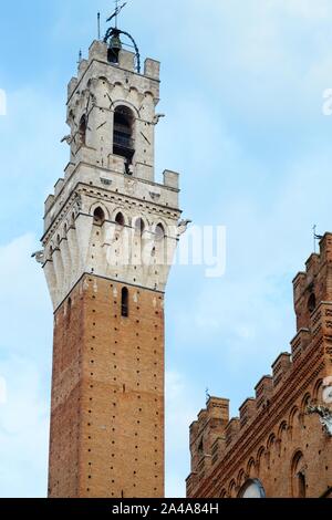 Sienne, Italie - 03 mars, 2019 : Torre del Mangia, situé sur la célèbre Piazza del Campo Banque D'Images