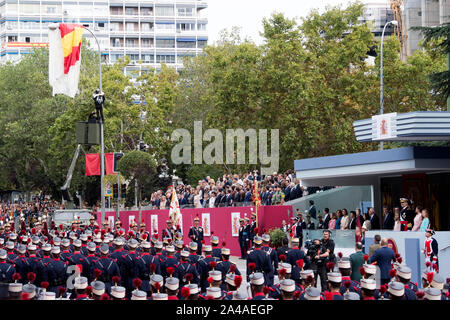 Madrid, Espagne. 12 octobre, 2019. Au parachutiste le défilé militaire pour la fête nationale espagnole. Madrid, 12.10.2019 | Conditions de crédit dans le monde entier : dpa/Alamy Live News Banque D'Images