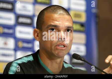 Kiev, Ukraine. 13 Oct, 2019. PEPE, le joueur de l'équipe nationale du Portugal prend la parole lors d'une conférence de presse au stade Olimpiyskiy à Kiev, Ukraine, 13 octobre 2019. Le Portugal fait face à l'Ukraine dans le qualificatif de l'UEFA Euro 2020 Groupe B match de football le 14 octobre. Crédit : Serg Glovny/ZUMA/Alamy Fil Live News Banque D'Images