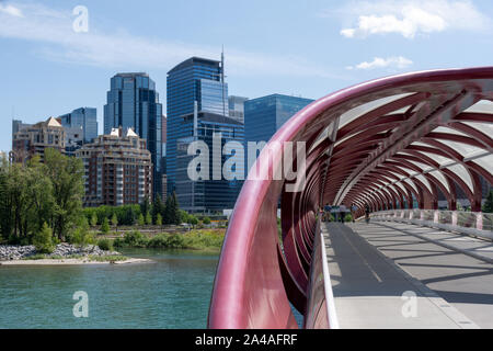 Calgary, Canada - le 31 juillet 2019 : pont de la paix Banque D'Images