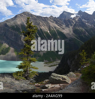 Lake Louise, Temple Montagne et Mont Saint Piran, Canada Banque D'Images