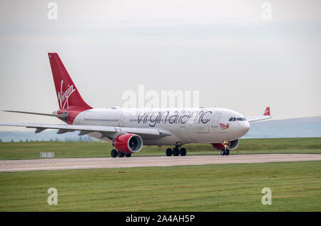 Virgin Atlantic, Airbus A330-223, G-VMNK, 'Daydream' croyant à l'aéroport de Manchester Banque D'Images