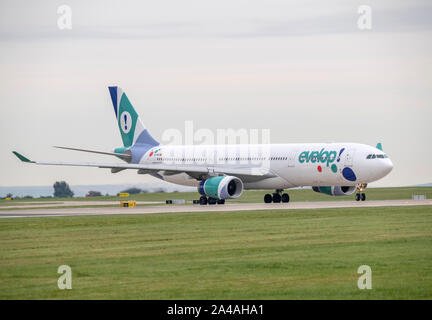 Évelopper, Airbus, A330-300, EC-MII, Thomas Cook vol de rapatriement à l'aéroport de Manchester Banque D'Images