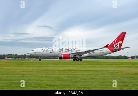 Virgin Atlantic, Airbus A330-223, G-VMNK, 'Daydream' croyant à l'aéroport de Manchester Banque D'Images