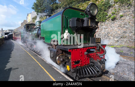 Chemins de fer d'Afrique du Sud Ex classe Garratt NGG16 en livrée verte sur l'exploitation et de Ffestiniog Welsh Highland railway, au nord du Pays de Galles, Royaume-Uni Banque D'Images