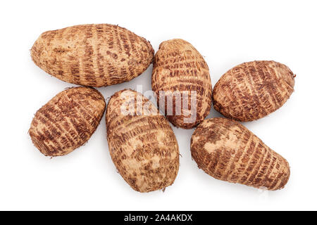 Racine de taro frais isolé sur fond blanc. Vue d'en haut. Mise à plat. Banque D'Images