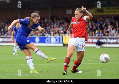 Fran Kirby de Chelsea Femmes (L) prend un tir au but. FA Women's super league, Chelsea Arsenal v femmes Femmes à Kingsmeadow en Kingston upon Thames, London Le dimanche 13 octobre 2019. Cette image ne peut être utilisé qu'à des fins rédactionnelles. Usage éditorial uniquement, licence requise pour un usage commercial. Aucune utilisation de pari, de jeux ou d'un seul club/ligue/dvd publications. pic par Steffan Bowen/ Crédit : Andrew Orchard la photographie de sport/Alamy Live News Banque D'Images