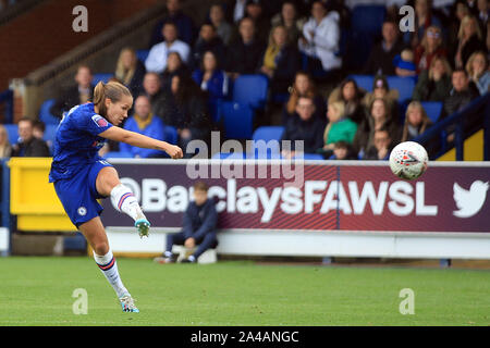 Londres, Royaume-Uni. 13 Oct, 2019. Guro Reiten de Chelsea Femmes prend un tir au but. FA Women's super league, Chelsea Arsenal v femmes Femmes à Kingsmeadow en Kingston upon Thames, London Le dimanche 13 octobre 2019. Cette image ne peut être utilisé qu'à des fins rédactionnelles. Usage éditorial uniquement, licence requise pour un usage commercial. Aucune utilisation de pari, de jeux ou d'un seul club/ligue/dvd publications. pic par Steffan Bowen/ Crédit : Andrew Orchard la photographie de sport/Alamy Live News Banque D'Images