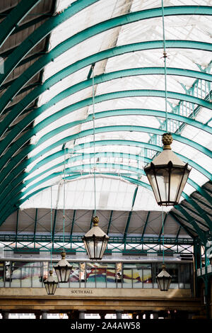 Le plafond du marché du Jubilé à Covent Garden à Londres Banque D'Images