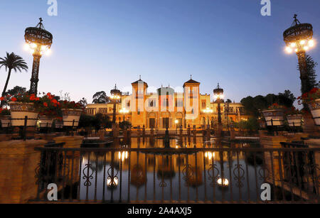 Musée des Arts de Séville, Espagne -Pavillon Mudéjar en parc Maria Luisa. Banque D'Images