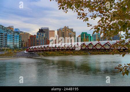 Le Pont de la paix et le centre-ville de Calgary Alberta Canada. voir Banque D'Images