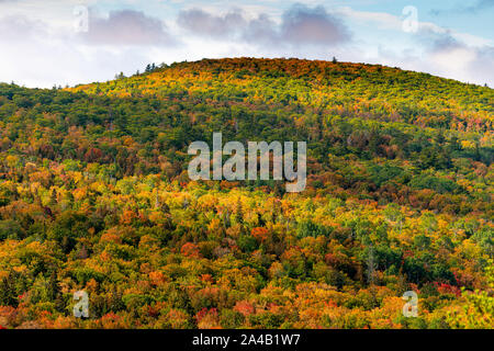 Vue à partir de l'automne Montagne Brockway dans la péninsule de Keweenaw dans la Péninsule Supérieure du Michigan, USA. Banque D'Images