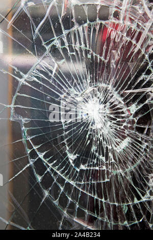 Shattered Glass shot close up en format portrait Banque D'Images