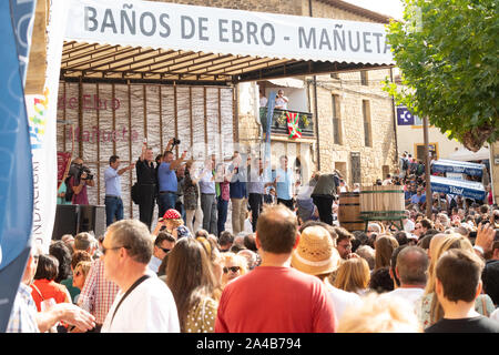 Rioja Alavesa fête des vendanges 2019 dégustation de la première doit - Banos de Ebro, Pays Basque, Espagne, Europe Banque D'Images