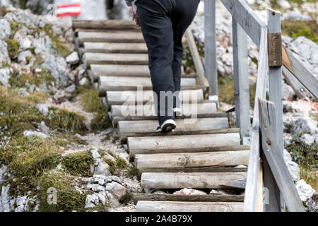 Itinéraire d'escalade facile dans les montagnes d'installation Banque D'Images