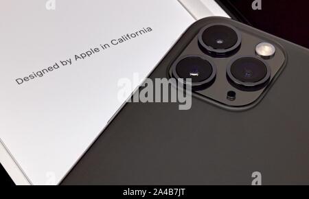 11 L'iPhone Pro Max avec c'est incroyable de nouveau système de caméra-triple Banque D'Images